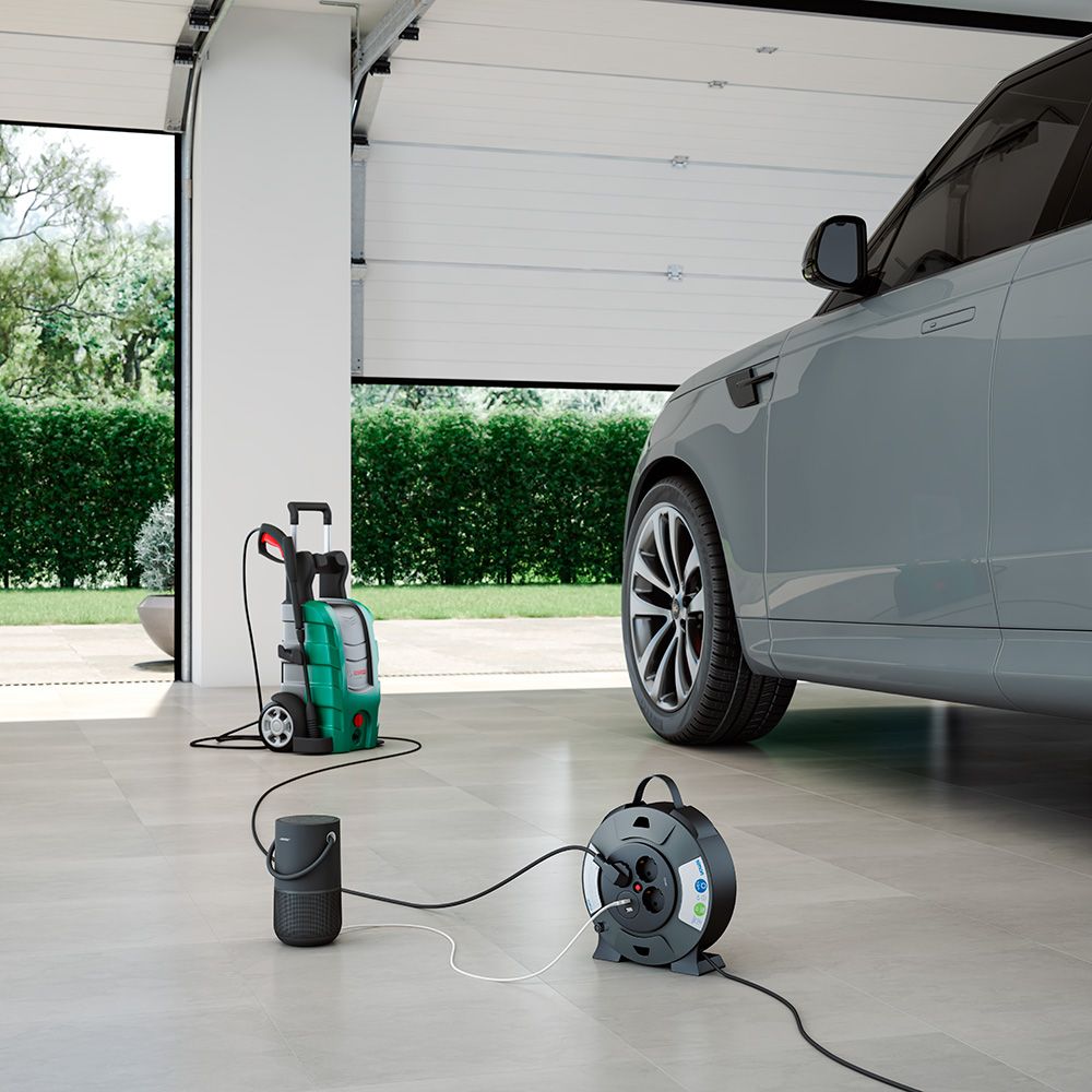 Enrollacables con 2 usb a, 3 tomas 2p+tt schuko, 16 a, 230 v~, h05vv-f 3 g 1,5 mm², 5 m, negro/gris