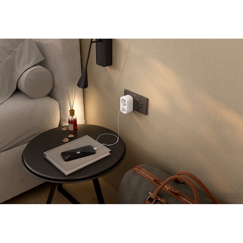 Adaptador combi 30 w usb a + c + 1 toma schuko, 16 a 250 v~, blanco