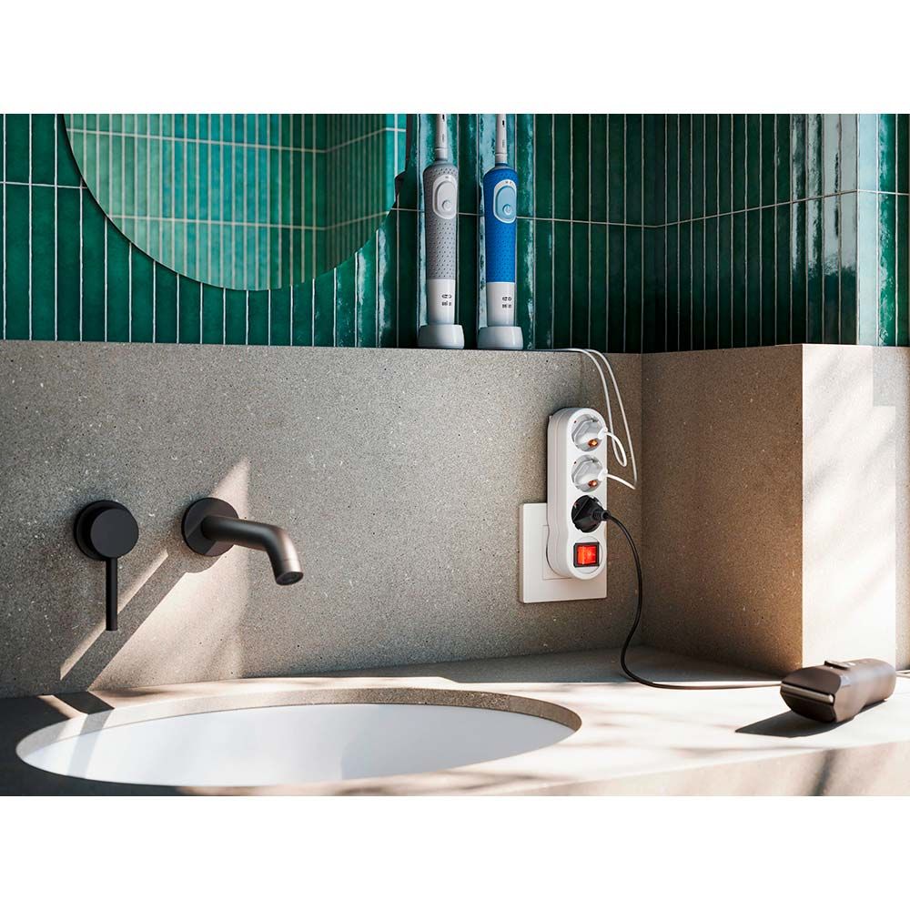 Adaptador 3 tomas schuko frontal con interruptor, 16 a 250 v~, blanco