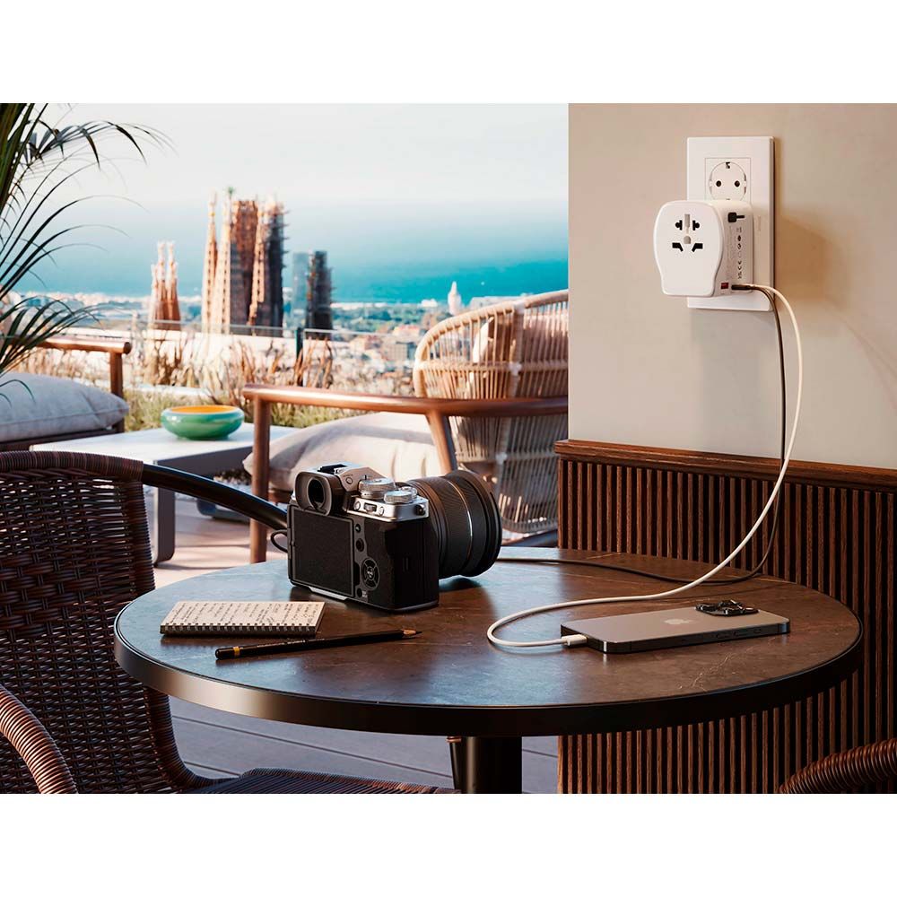 Adaptador viaje universal 3 usb (1a+2c) 20 w