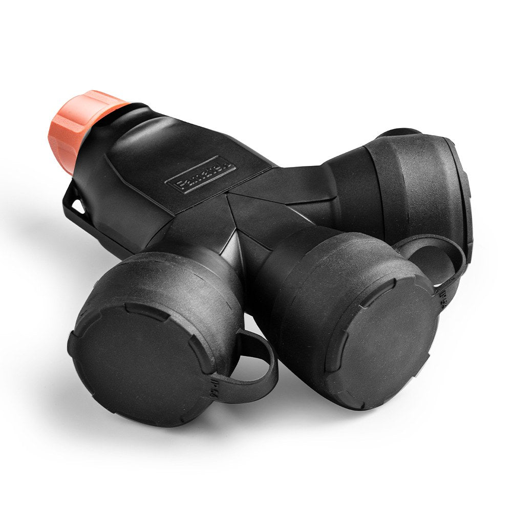 Adaptador con tapa de goma 3 tomas schuko 2p+t 16a 250 v, ip54, negro, máx. 1,5 x 2,5 mm² y prensaestopas, blister