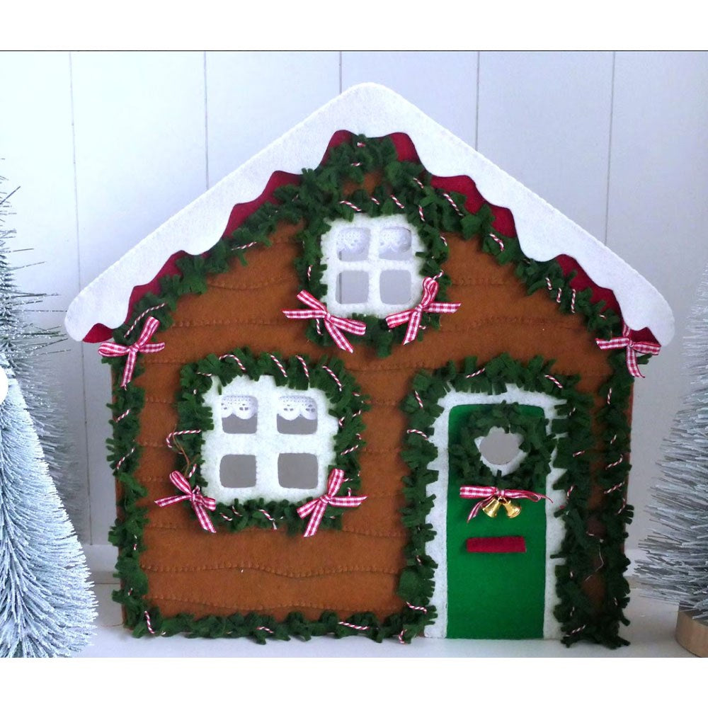 Casa navideña de fieltro 22 cm