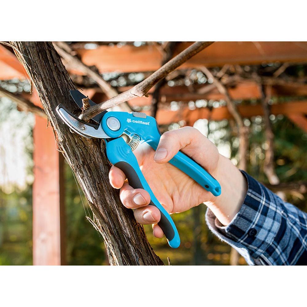 Tijera de poda ideal para ramas secas con capacidad máxima de corte ø16 mm