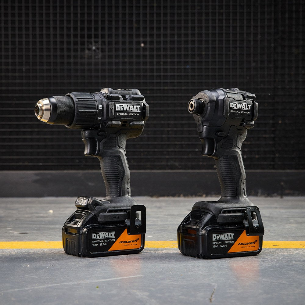 Kit taladro percutor dcd86 mclaren xr 18 v, + atornillador impacto dcf86 + 2 baterías 5 ah + cargador