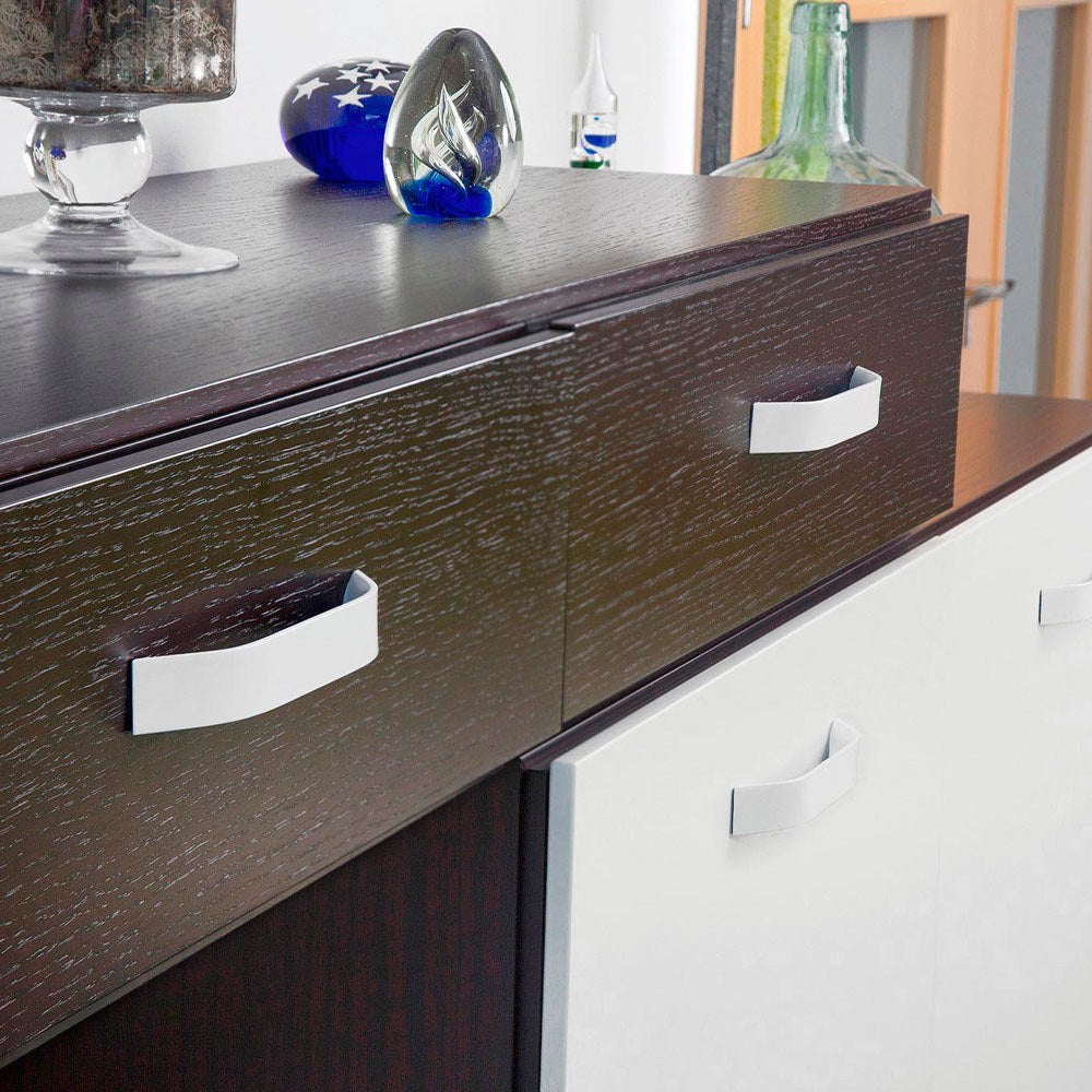 Tirador de mueble tipo asa, modelo 2267, de aluminio con acabado blanco mate, 160 mm
