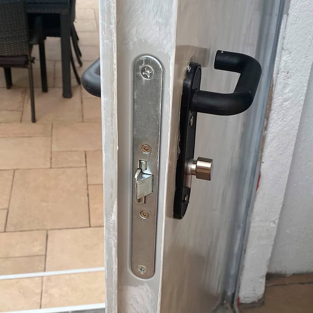 Cerradura embutir antipanico cre02 65 x 72 mm zincado